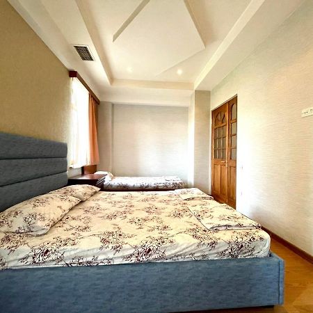 Apartments Emili เยเรวาน ภายนอก รูปภาพ