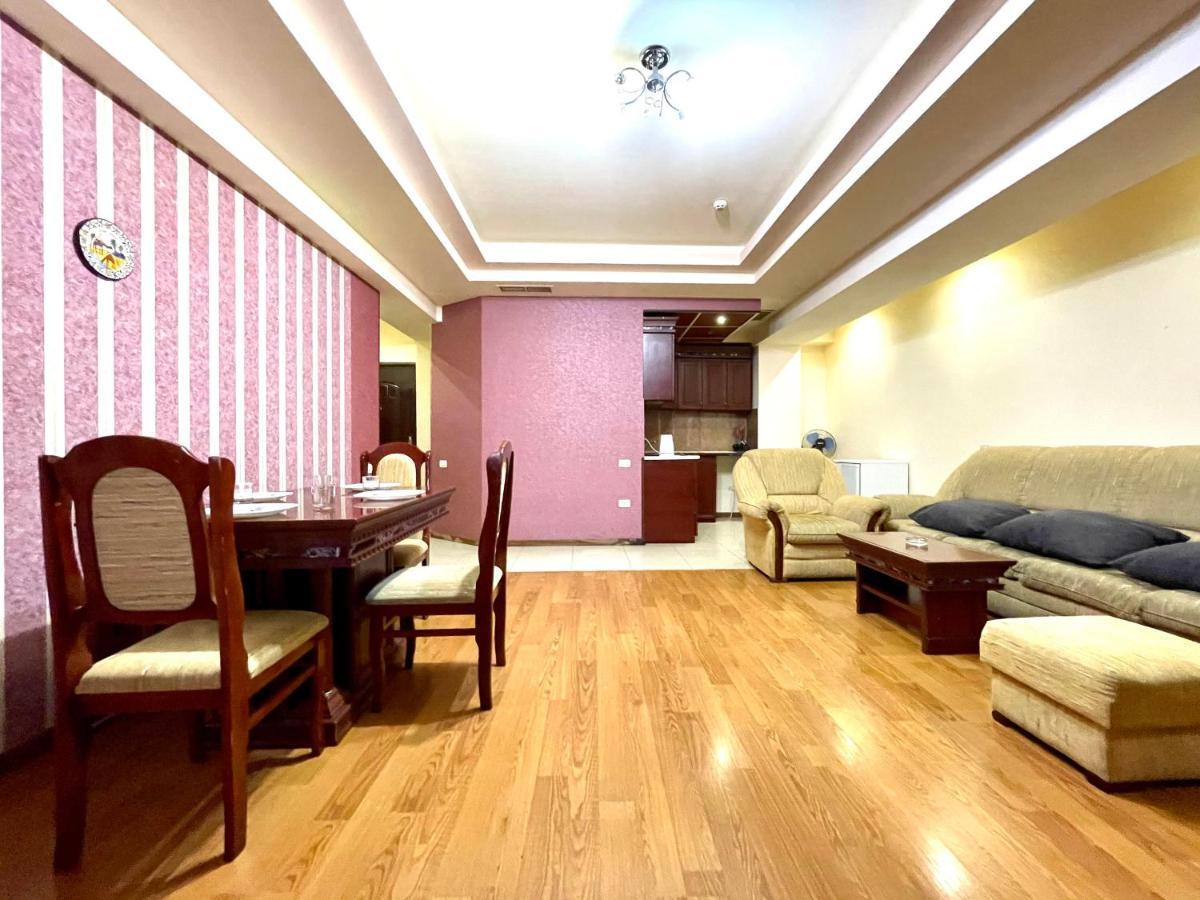 Apartments Emili เยเรวาน ภายนอก รูปภาพ