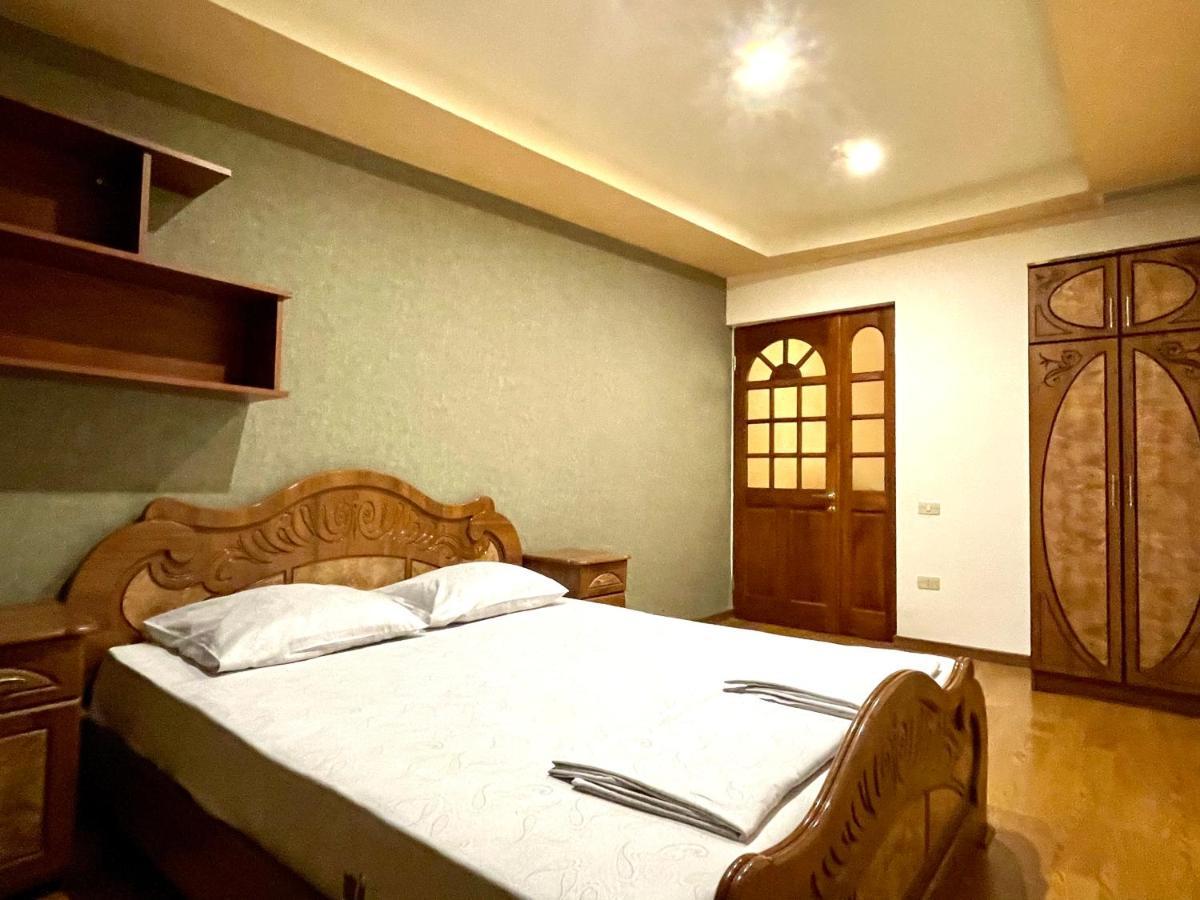 Apartments Emili เยเรวาน ภายนอก รูปภาพ