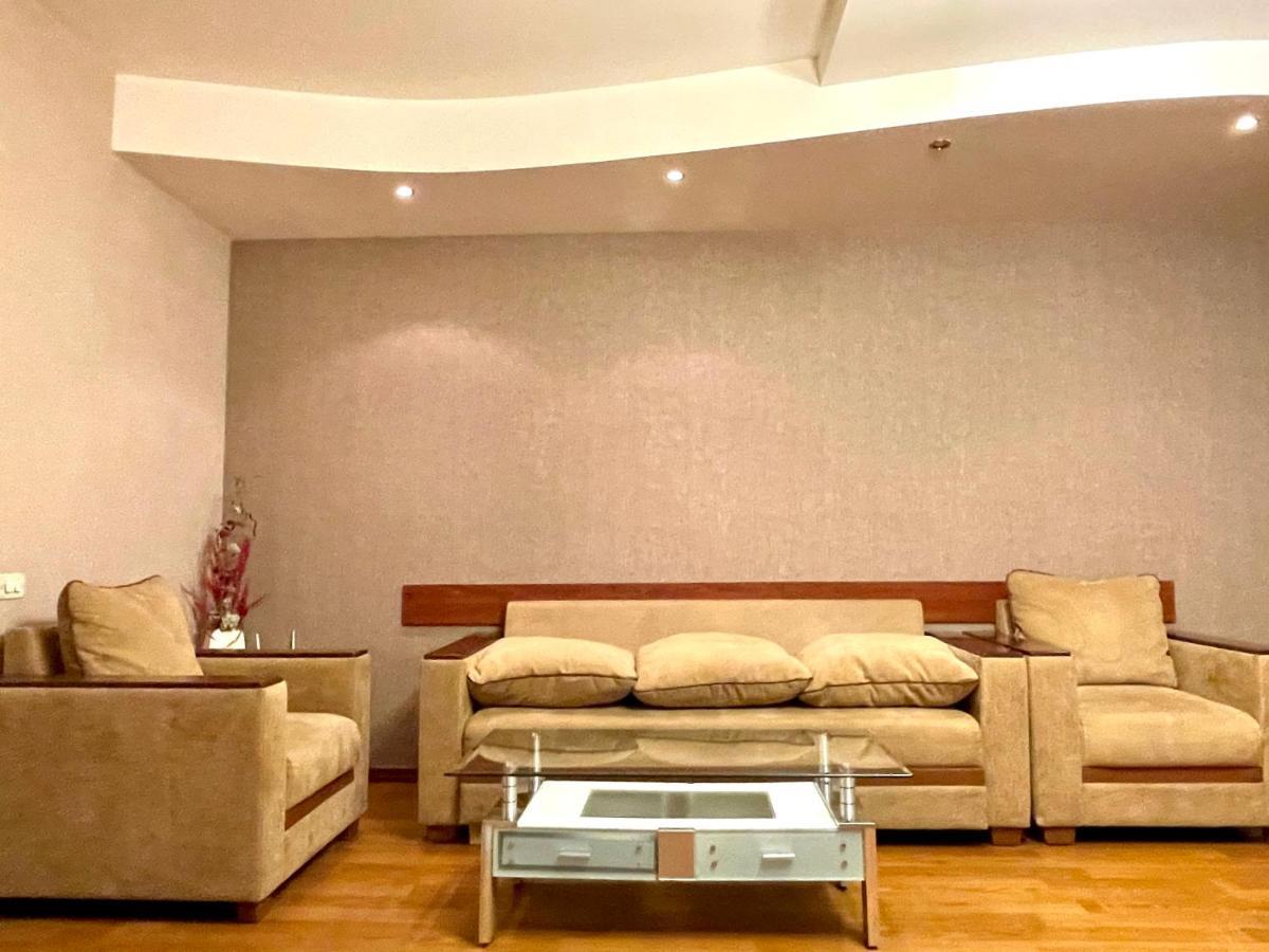 Apartments Emili เยเรวาน ภายนอก รูปภาพ