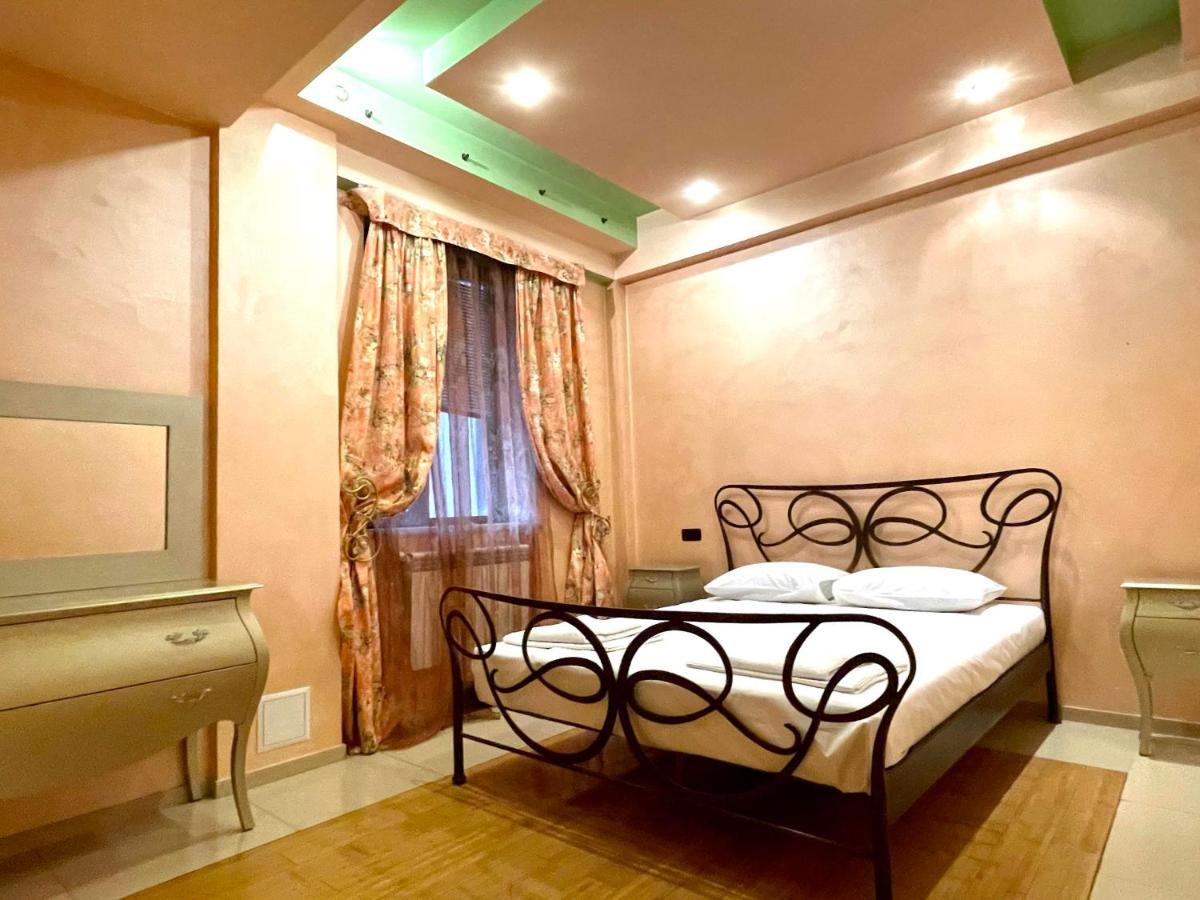Apartments Emili เยเรวาน ภายนอก รูปภาพ