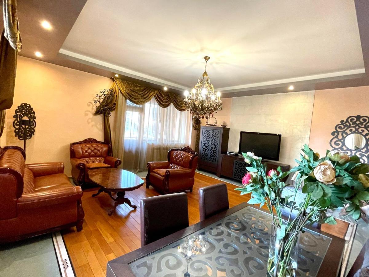 Apartments Emili เยเรวาน ภายนอก รูปภาพ