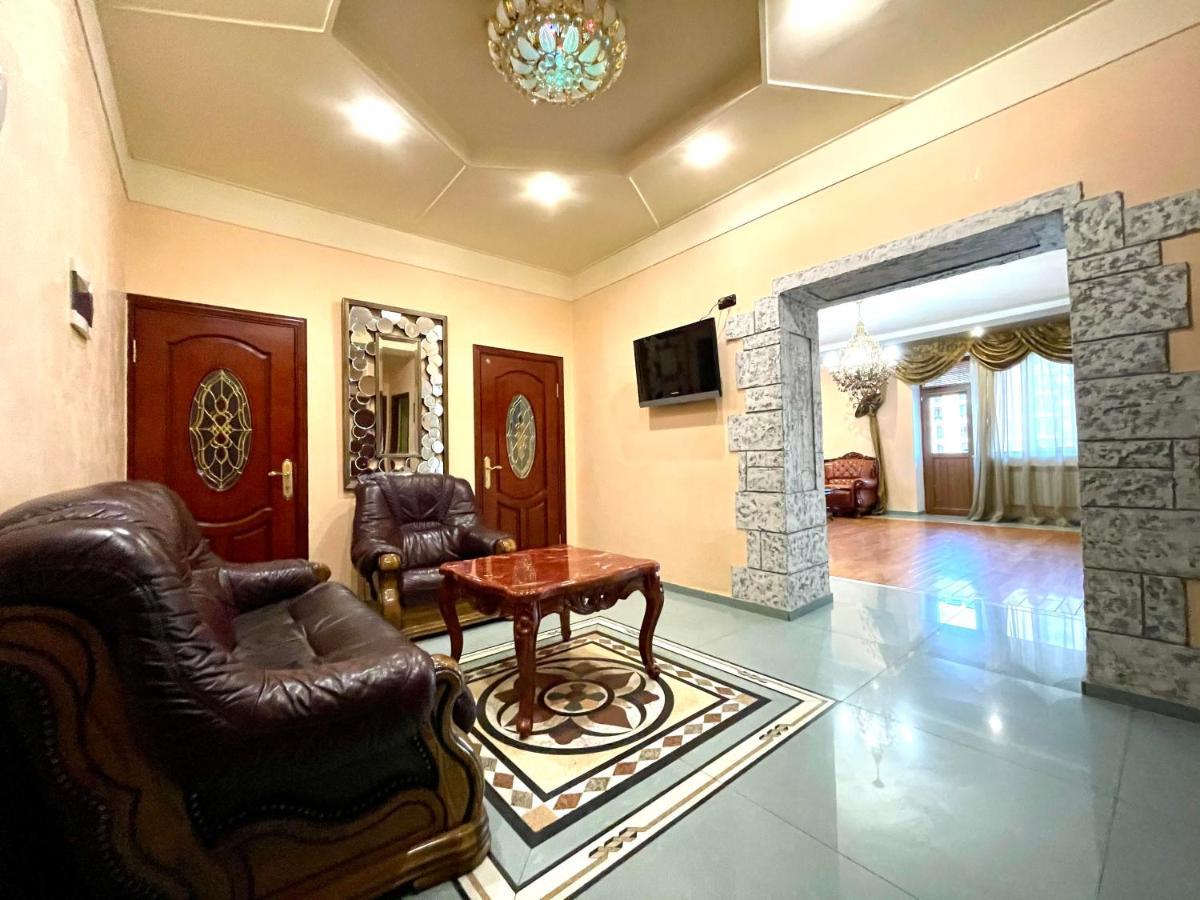 Apartments Emili เยเรวาน ภายนอก รูปภาพ
