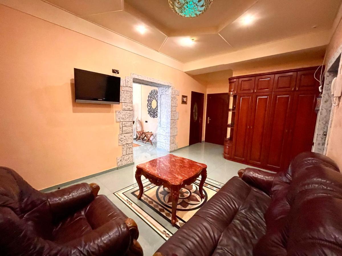 Apartments Emili เยเรวาน ภายนอก รูปภาพ