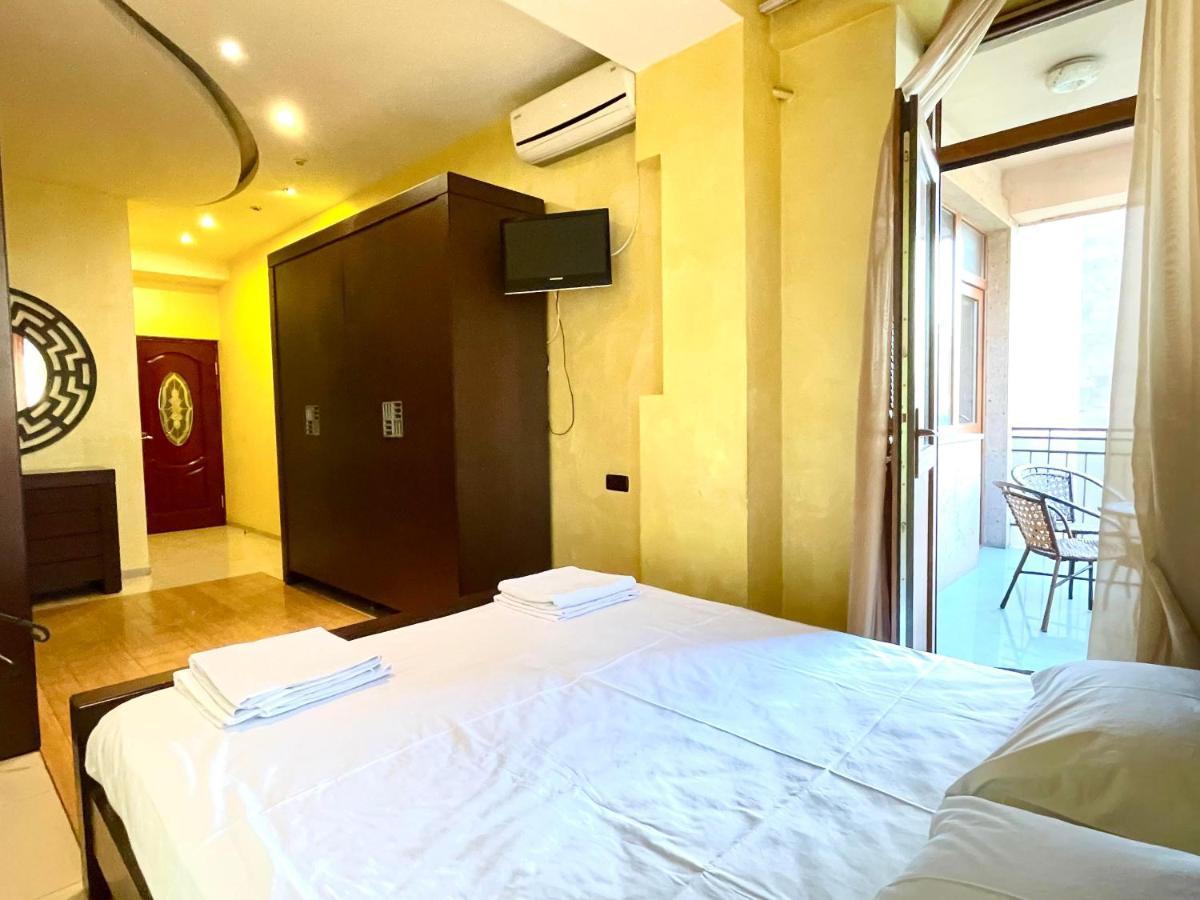 Apartments Emili เยเรวาน ภายนอก รูปภาพ