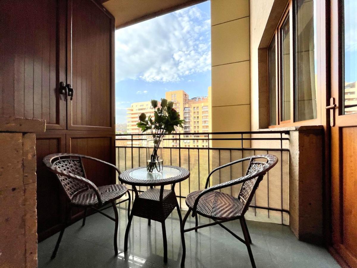 Apartments Emili เยเรวาน ภายนอก รูปภาพ