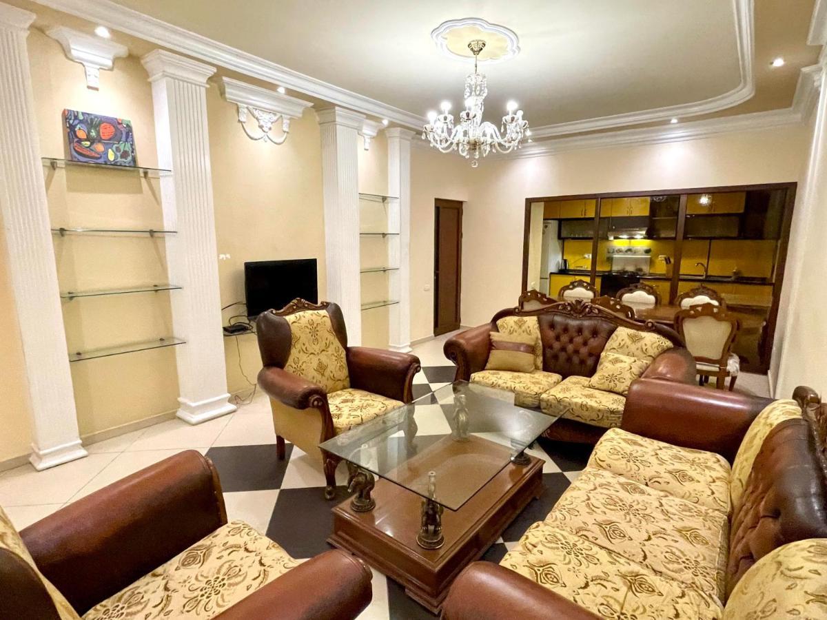 Apartments Emili เยเรวาน ภายนอก รูปภาพ