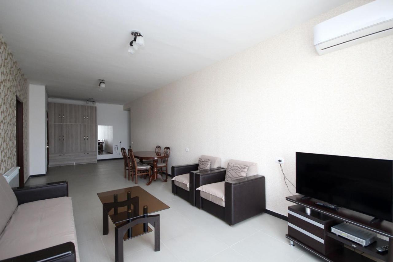 Apartments Emili เยเรวาน ภายนอก รูปภาพ