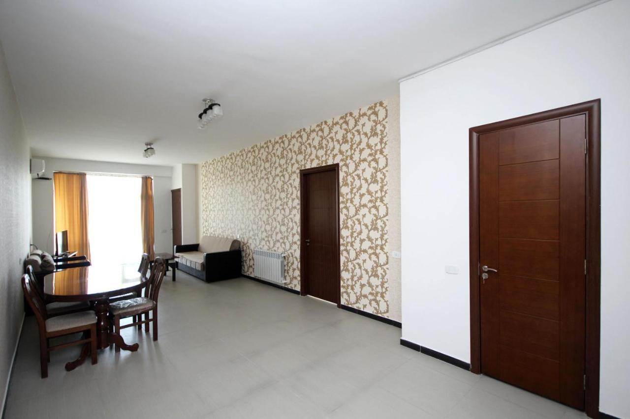 Apartments Emili เยเรวาน ภายนอก รูปภาพ
