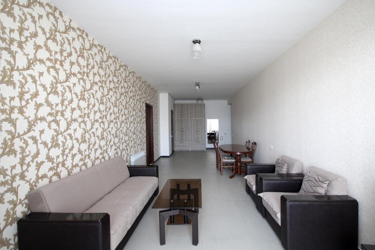 Apartments Emili เยเรวาน ภายนอก รูปภาพ