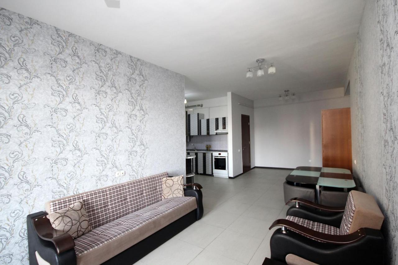 Apartments Emili เยเรวาน ภายนอก รูปภาพ