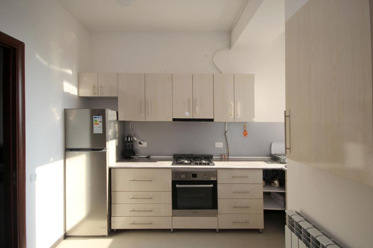 Apartments Emili เยเรวาน ภายนอก รูปภาพ