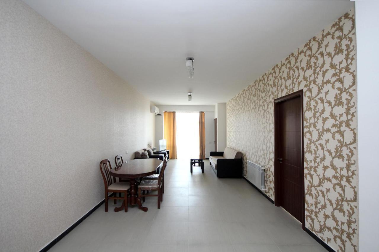 Apartments Emili เยเรวาน ภายนอก รูปภาพ