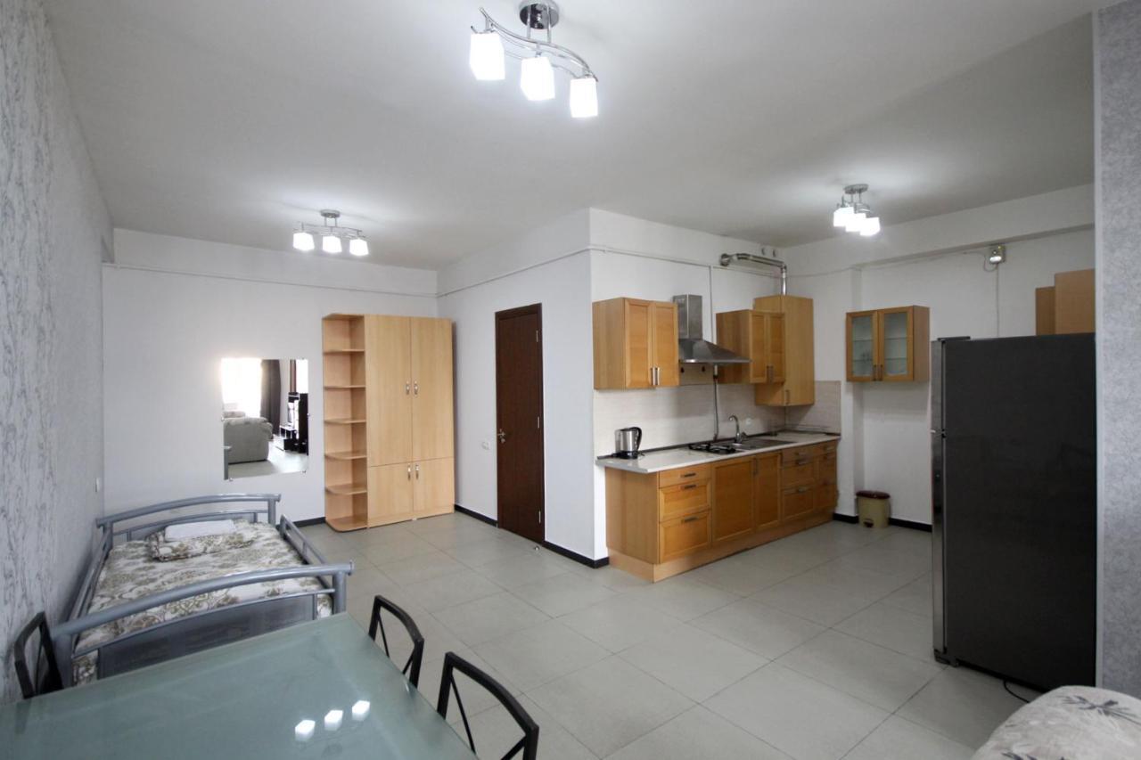 Apartments Emili เยเรวาน ภายนอก รูปภาพ