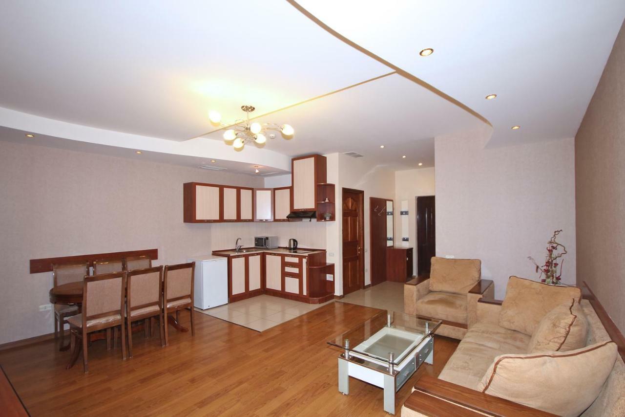 Apartments Emili เยเรวาน ภายนอก รูปภาพ
