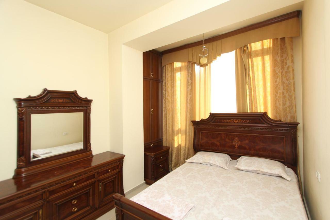 Apartments Emili เยเรวาน ภายนอก รูปภาพ