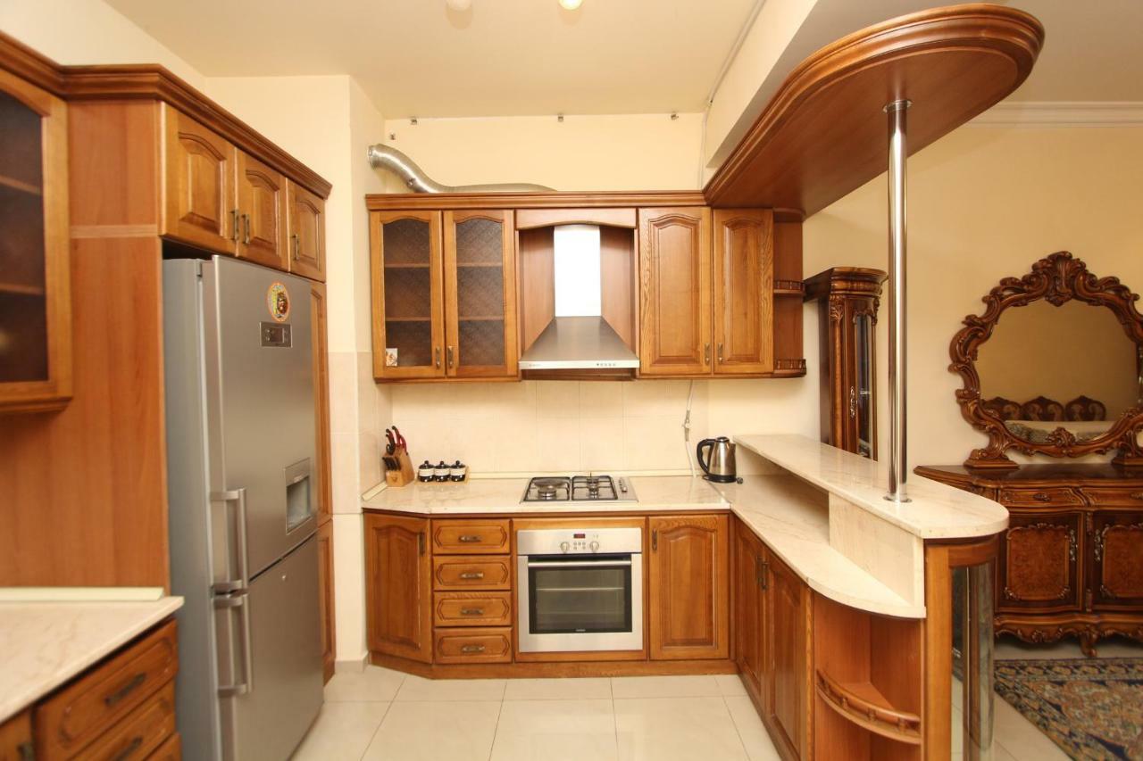 Apartments Emili เยเรวาน ภายนอก รูปภาพ