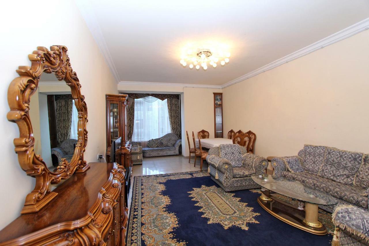 Apartments Emili เยเรวาน ภายนอก รูปภาพ
