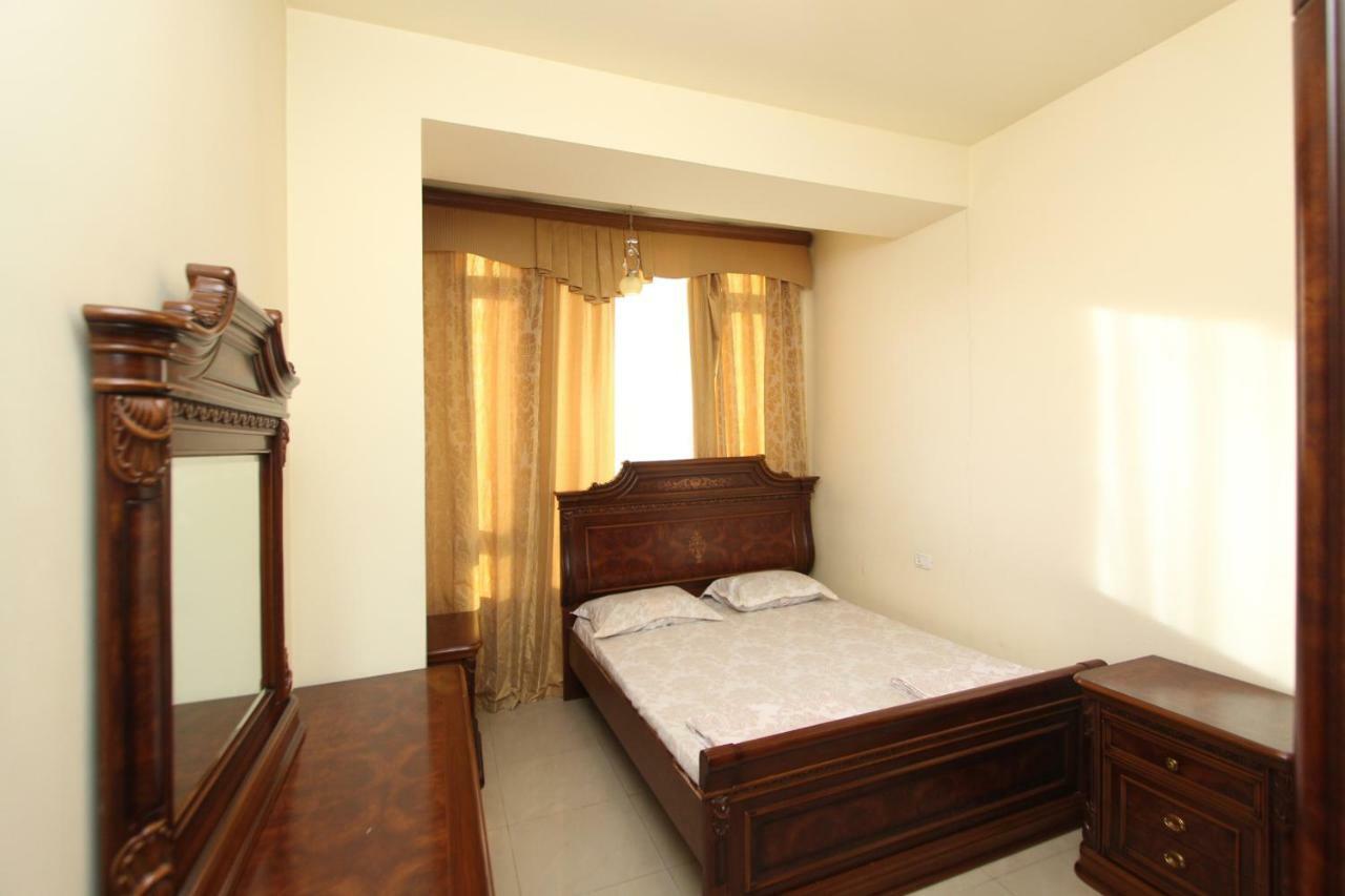 Apartments Emili เยเรวาน ภายนอก รูปภาพ