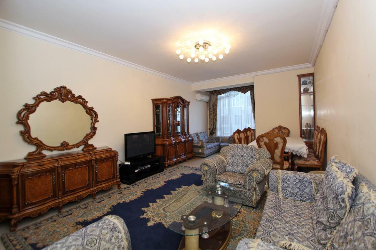 Apartments Emili เยเรวาน ภายนอก รูปภาพ