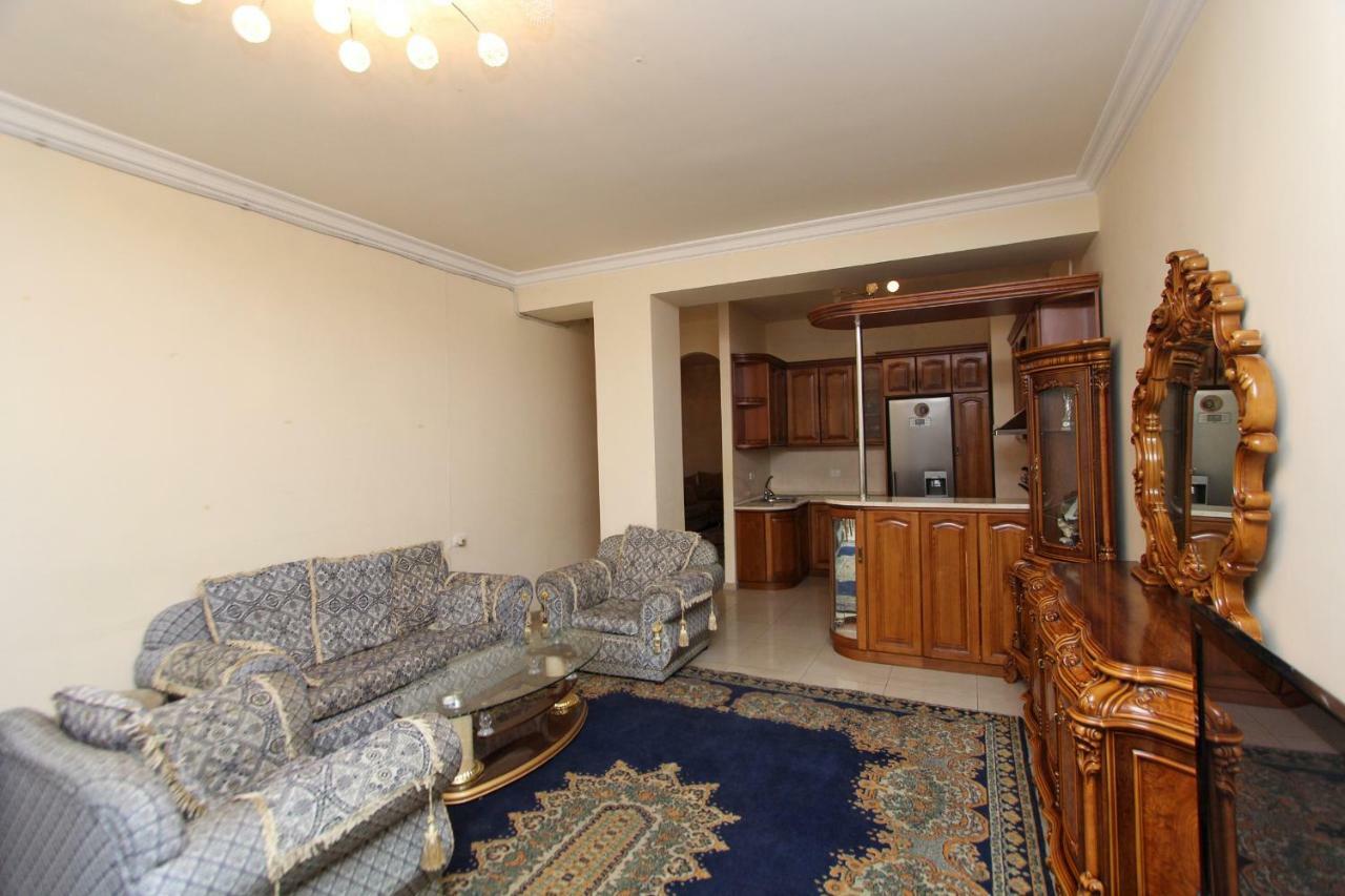Apartments Emili เยเรวาน ภายนอก รูปภาพ