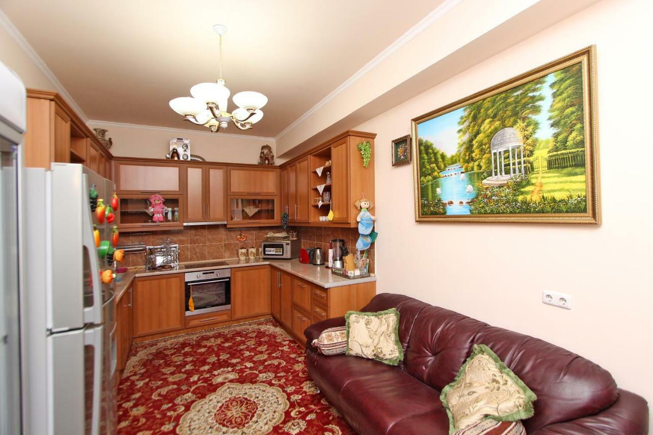 Apartments Emili เยเรวาน ภายนอก รูปภาพ
