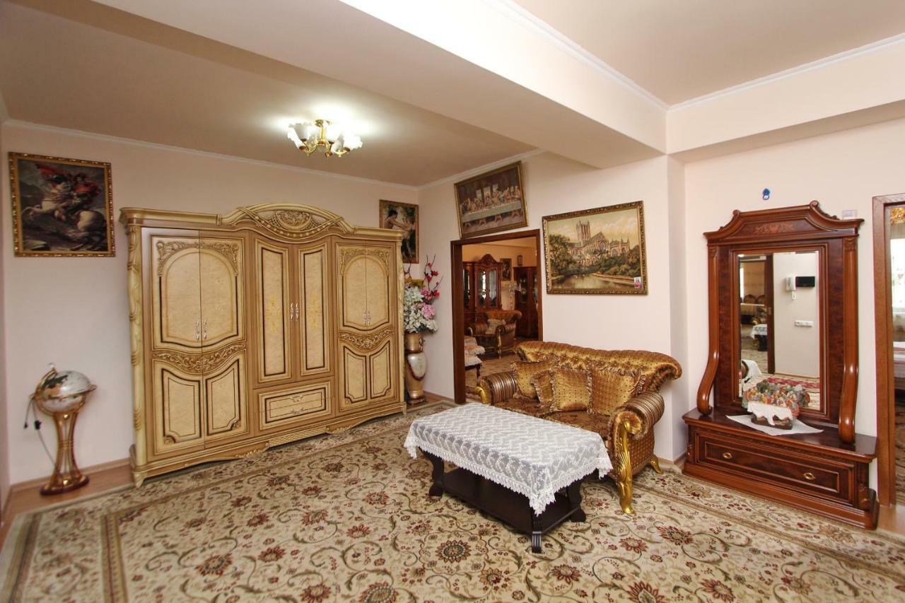 Apartments Emili เยเรวาน ภายนอก รูปภาพ